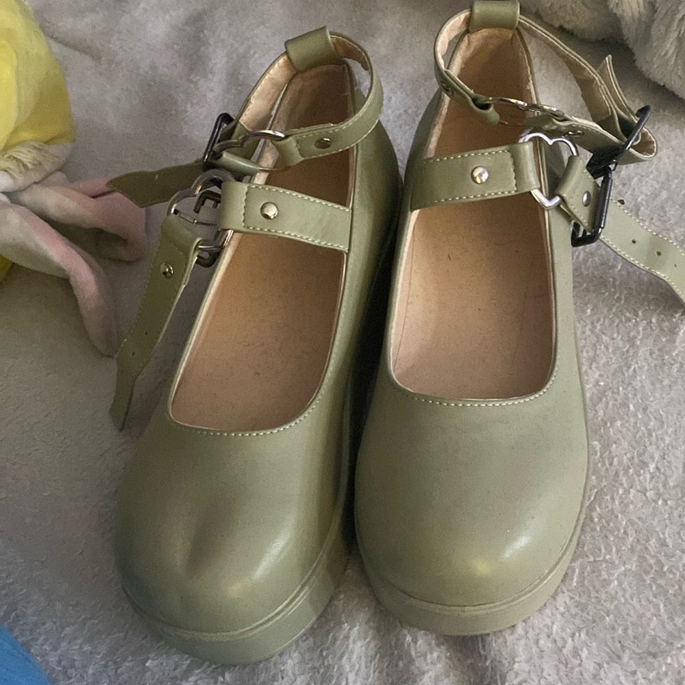 Green platform mary jane’s